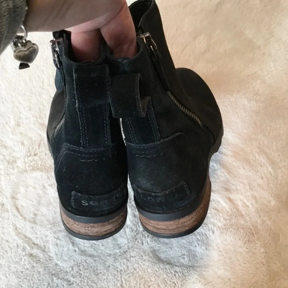 Sorel Emelie Black Suede Waterproof Zip Booties - Size 5